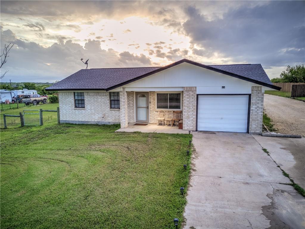 220 Windridge Dr, Niederwald, TX 78640